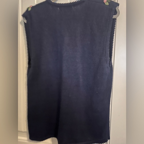 Vintage Jantzen Women's Floral Embroidered by Hand Knit Navy Blue Vest, Size M - Picture 3 of 12